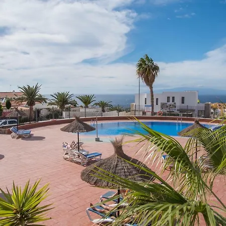 Appartement C104a Brand New, Big Terrace, Pool!